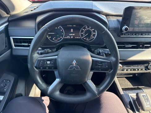 Used 2022 Mitsubishi Outlander ES image 22