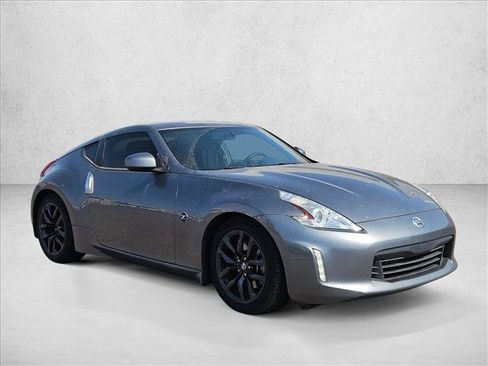 Used 2016 Nissan 370Z Coupe RWD image 3