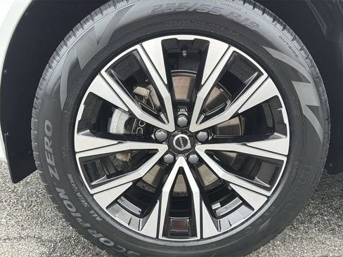 Certified 2024 Volvo XC60 B5 Plus w/ Protection Package Premier AWD/4WD image 10