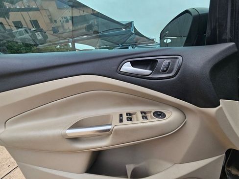 Used 2017 Ford Escape SE FWD image 26