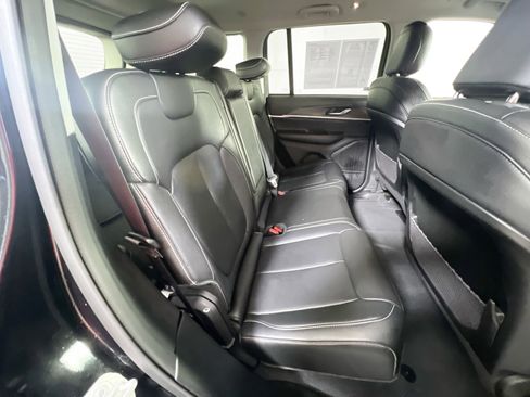 Used 2023 Jeep Grand Cherokee Limited AWD/4WD image 26