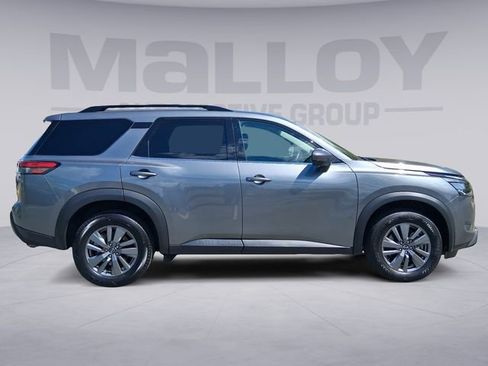 Used 2025 Nissan Pathfinder SV AWD/4WD image 6