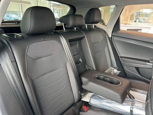 Used 2025 Volkswagen Taos SE image 41