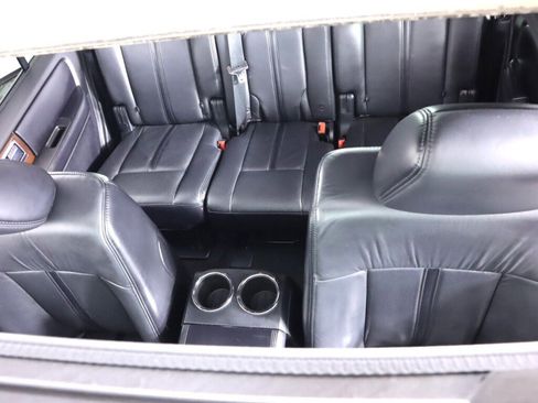 Used 2016 Lincoln Navigator Select RWD image 27