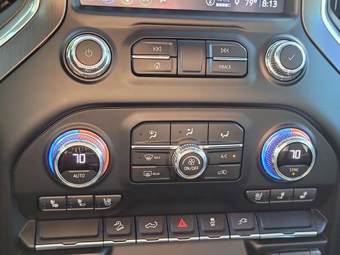 Used 2021 GMC Sierra 1500 AT4 w/ AT4 Preferred Package AWD/4WD image 3