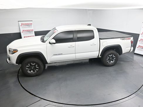 Used 2022 Toyota Tacoma TRD Off-Road w/ Technology Package image 26