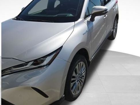 Used 2021 Toyota Venza Limited w/ Advanced Technology Package AWD/4WD image 2
