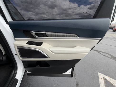 Used 2024 Kia Telluride EX w/ EX Captain's Chair Package FWD image 17