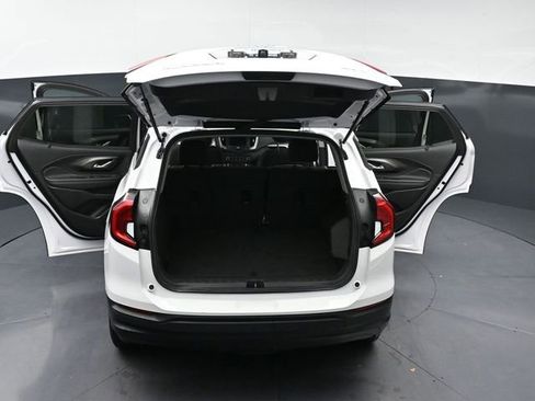 Used 2024 GMC Terrain SLE image 40