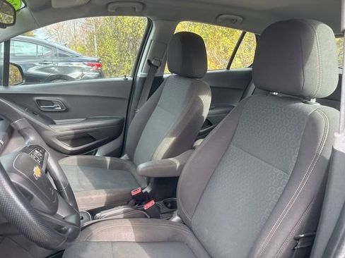 Used 2020 Chevrolet Trax LS image 9