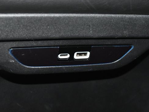 Used 2024 Chrysler Pacifica Touring-L image 21