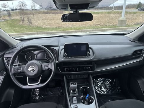 Used 2024 Nissan Rogue S image 12