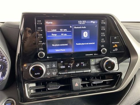 Used 2021 Toyota Highlander XLE image 18