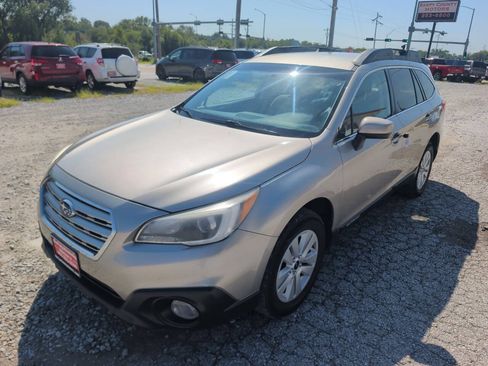 Used 2017 Subaru Outback 2.5i Premium AWD/4WD image 7