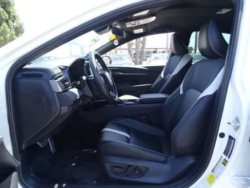 Used 2025 Toyota Camry SE FWD image 18