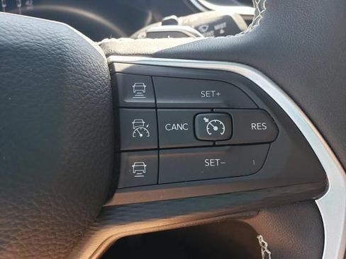 Used 2023 Jeep Grand Cherokee L Laredo AWD/4WD image 27