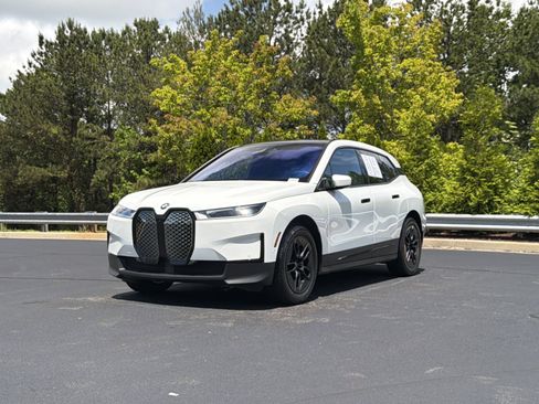 Used 2025 BMW iX xDrive50 AWD/4WD image 14