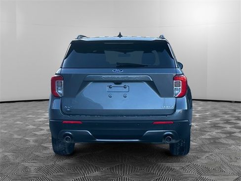 Used 2022 Ford Explorer XLT w/ Equipment Group 202A image 4