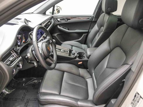 Certified 2026 Porsche Macan AWD/4WD image 22