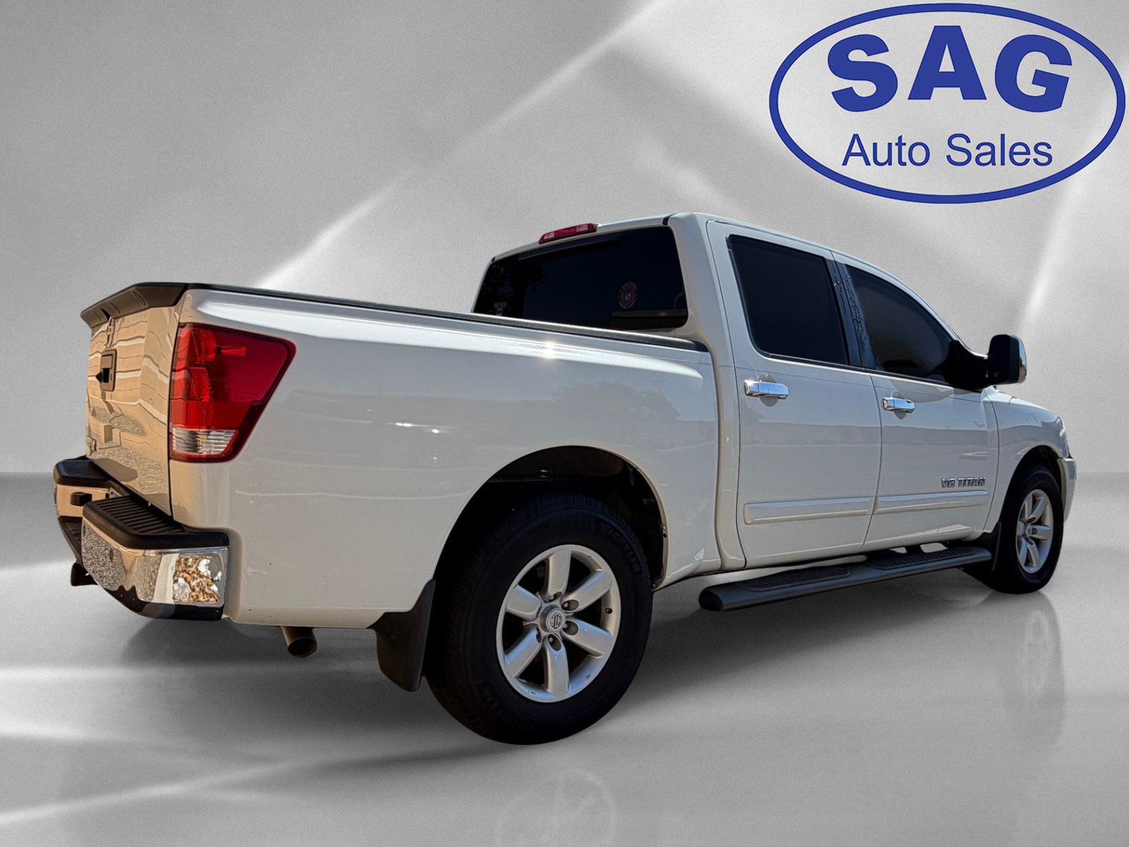 Used 2014 Nissan Titan SV w/ SV Value Truck Package RWD image 3