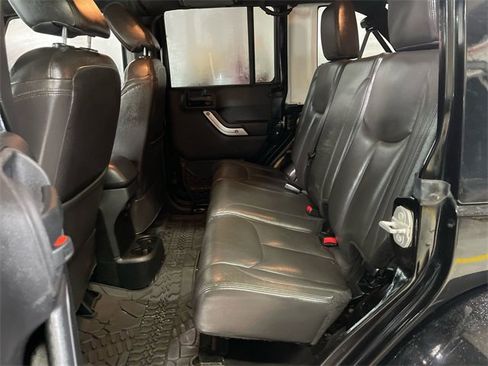 Used 2015 Jeep Wrangler Unlimited Rubicon w/ Connectivity Group image 20