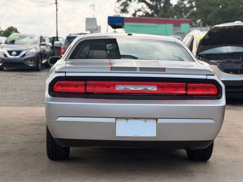 Used 2010 Dodge Challenger SE RWD image 8
