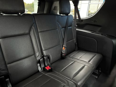 Certified 2023 Chevrolet Suburban Z71 w/ Luxury Package image 6