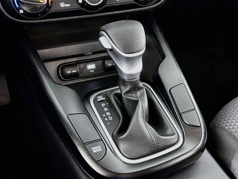 Used 2025 Kia Soul LX FWD image 17