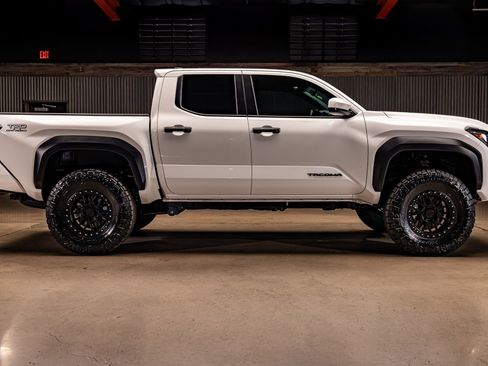 Used 2026 Toyota Tacoma 4x4 Double Cab image 12