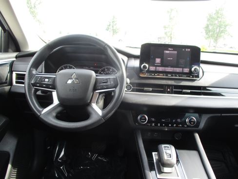 Used 2023 Mitsubishi Outlander ES AWD/4WD image 14