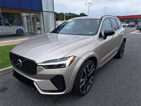 Used 2024 Volvo XC60 T8 Ultimate image 2
