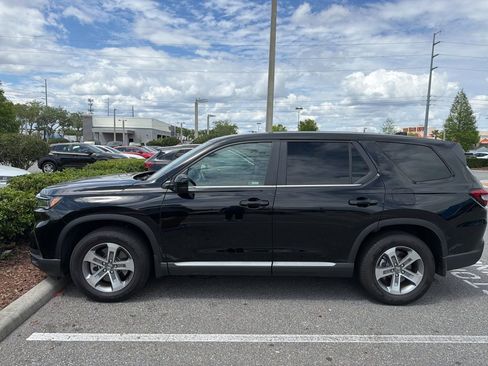Used 2025 Honda Pilot EX-L image 2