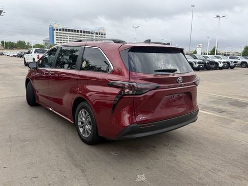 Used 2025 Toyota Sienna XLE w/ XLE Plus Package image 7