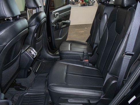 Used 2023 Kia Sorento SX AWD/4WD image 15
