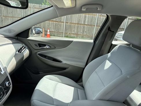 Used 2017 Chevrolet Malibu LT FWD image 15