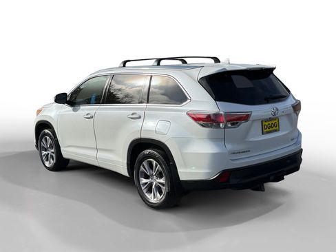 Used 2015 Toyota Highlander XLE image 3