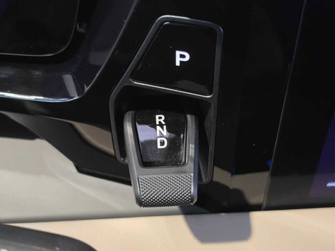 Used 2025 Porsche Macan Electric image 36