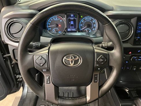 Used 2019 Toyota Tacoma TRD Off-Road image 18