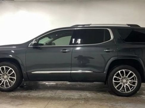 Used 2023 GMC Acadia Denali w/ Denali Ultimate Package FWD image 5