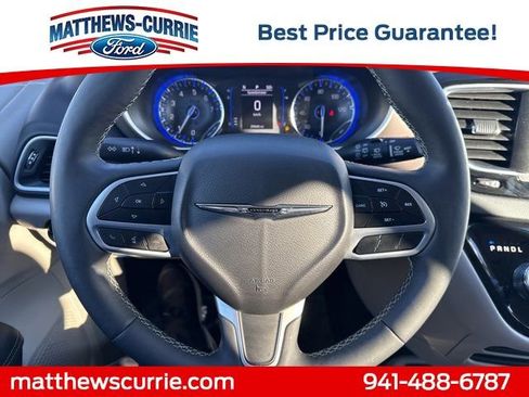 Used 2024 Chrysler Voyager LX image 18