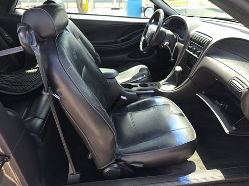 Used 2002 Ford Mustang Premium RWD image 11