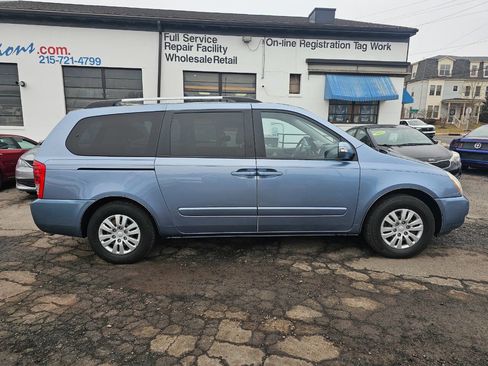 Used 2012 Kia Sedona LX image 4