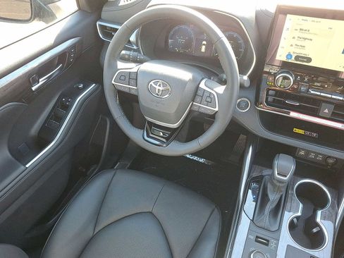 New 2026 Toyota Highlander Platinum AWD/4WD image 15