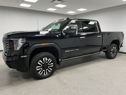 Used 2025 GMC Sierra 3500 Denali Ultimate AWD/4WD image 6