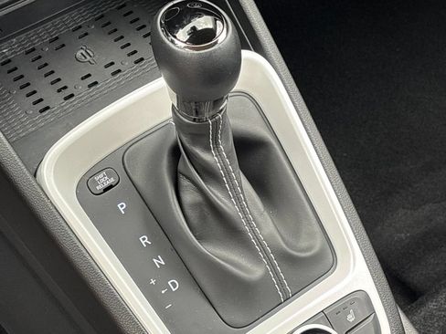 Certified 2023 Hyundai Venue Limited FWD image 19