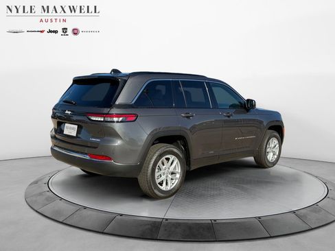 New 2025 Jeep Grand Cherokee Laredo X w/ Luxury Tech Group I image 17