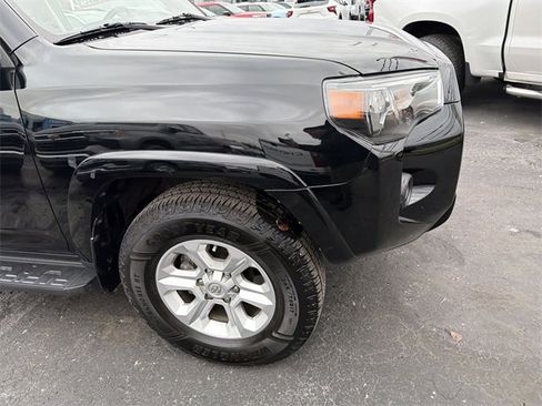 Used 2021 Toyota 4Runner SR5 Premium image 2