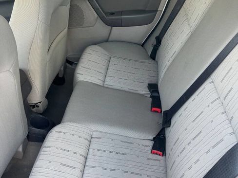 Used 2010 Ford Focus SE image 7