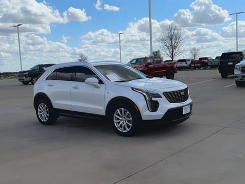 Used 2023 Cadillac XT4 Luxury w/ Cold Weather Package image 2