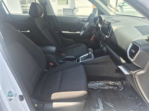 Used 2026 Hyundai Venue SE FWD image 24